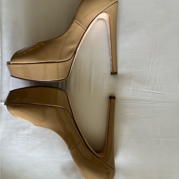 Christian Dior Miss Dior Peep Nude Patent Heels - Picture 6 of 11